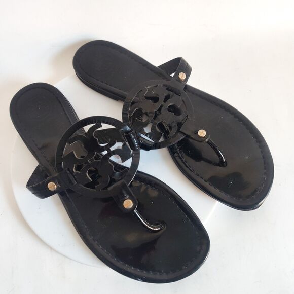 Tory Burch Sandals Size 8.5 Miller Logo Black Patent Leather Flat Thong Preppy - Picture 8 of 12